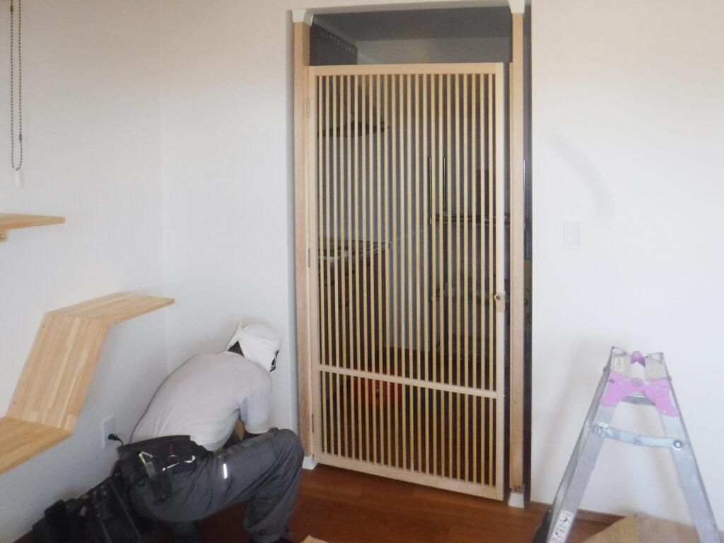 キッチン側：にゃんが－ど取り付け