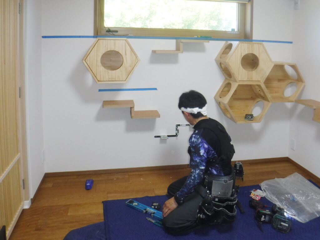 6角ボックスの取り付け、他の部屋のステップを移動